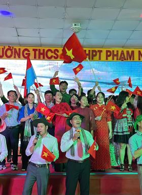 50 NĂM THỐNG NHẤT, TUỔI TRẺ PHẠM NGŨ LÃO SẴN SÀNG BÙNG CHÁY