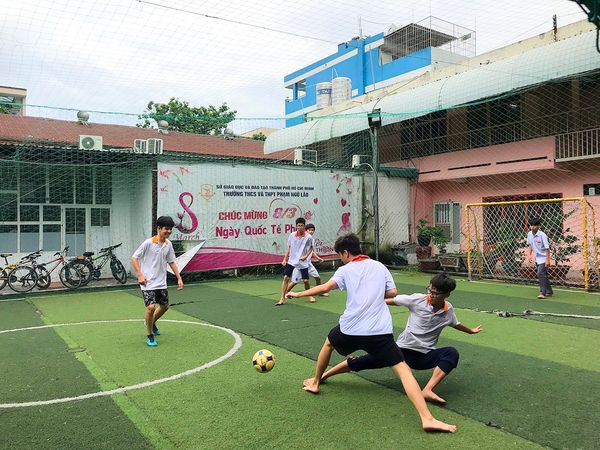 Sinh hoạt CLB Bóng đá Trường THCS & THPT Phạm Ngũ Lão