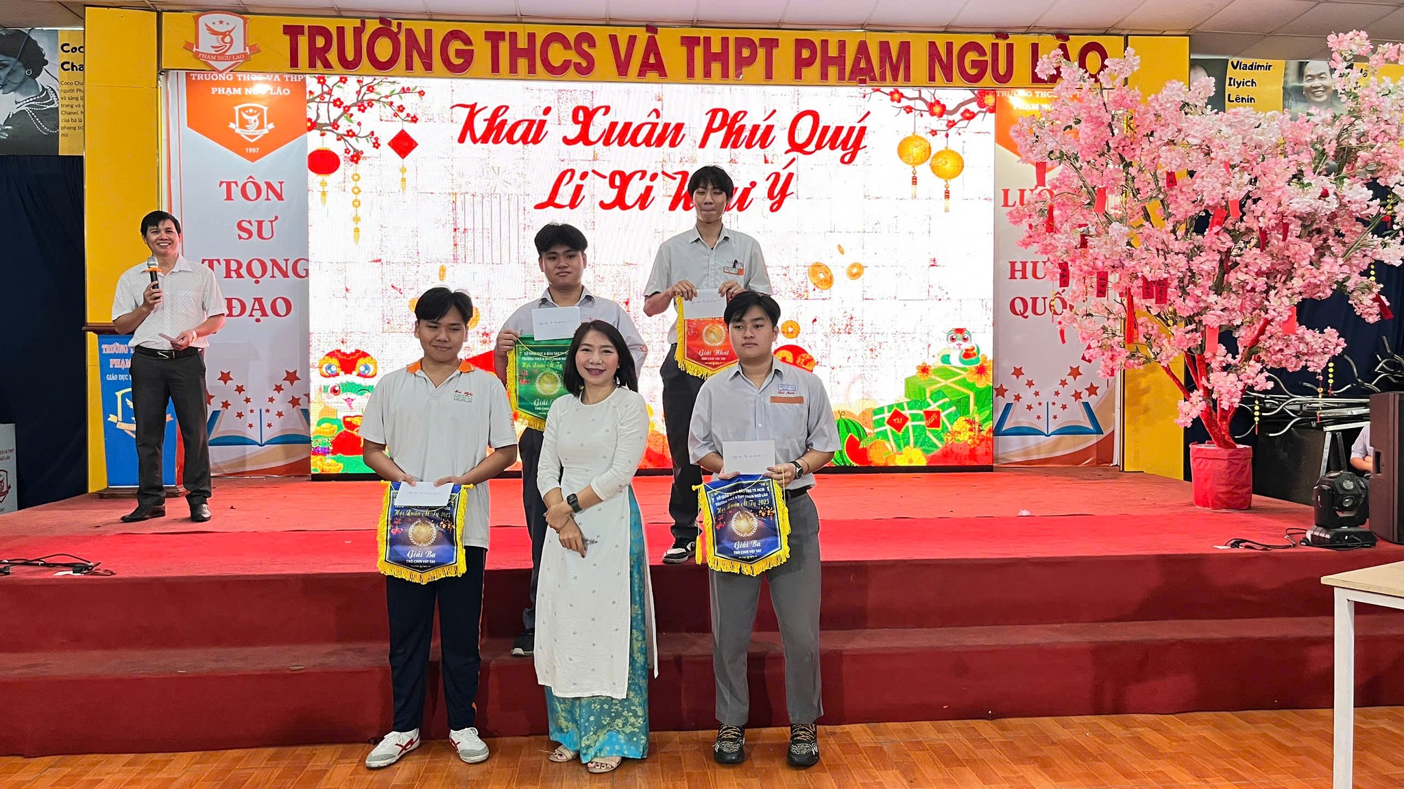 SẮC XUÂN PHẠM NGŨ LÃO - VINH DANH NHỮNG SẮC MÀU TÀI NĂNG