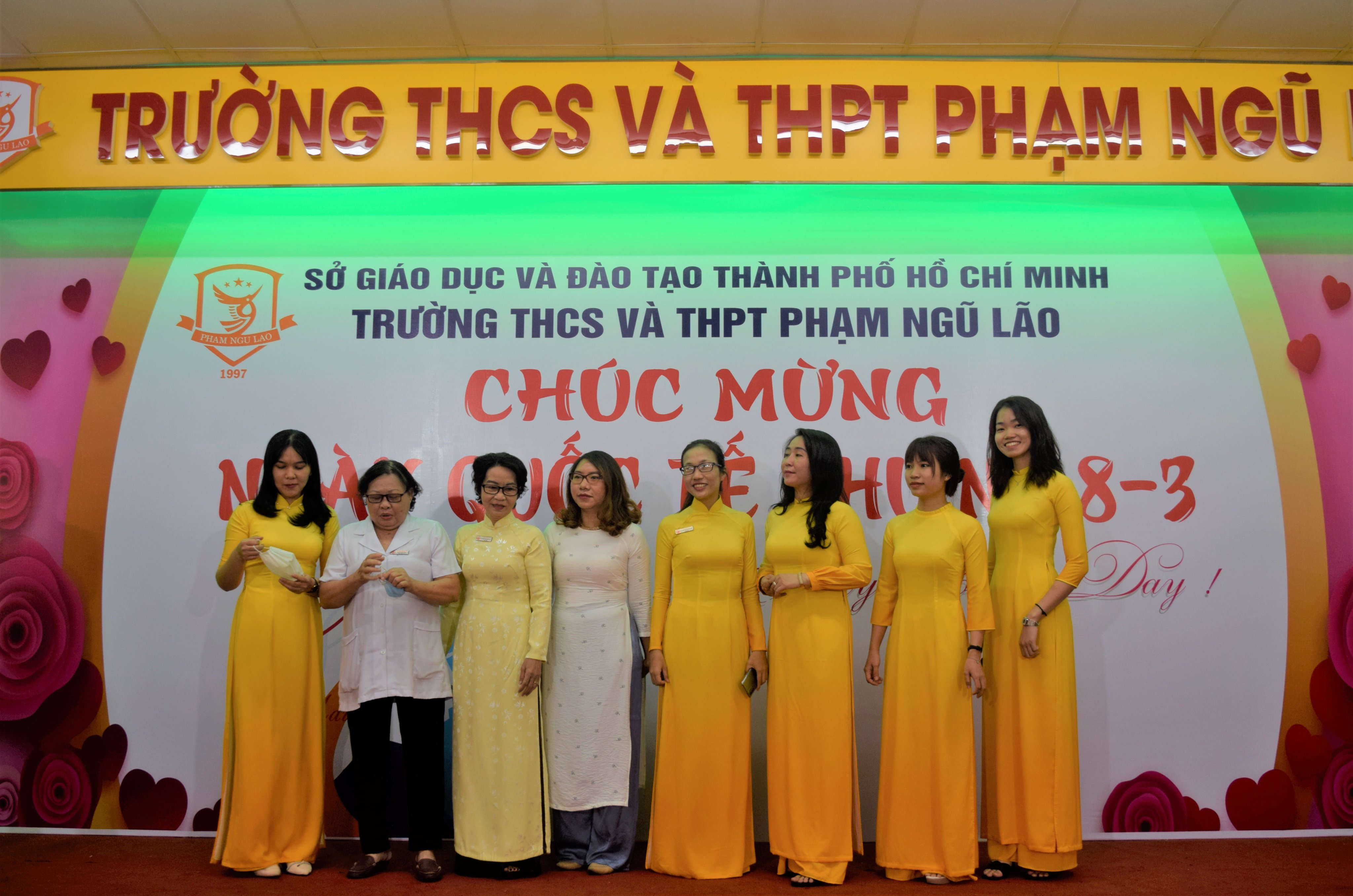 8/3 ngập tràn yêu thương đặc biệt dành cho “một nửa thế giới” của Phạm Ngũ Lão , hôm nay và những ngày khác nữa sẽ luôn xinh đẹp rạng ngời, vui tươi và hạnh phúc nhé các quý cô