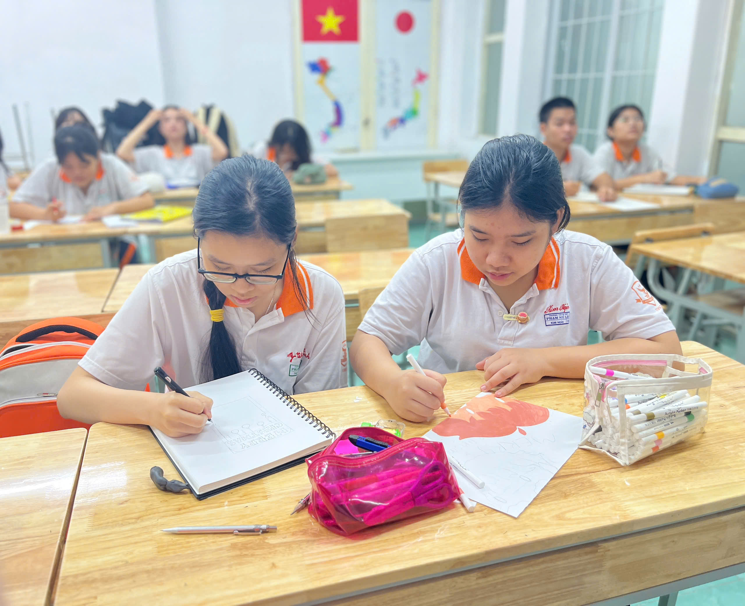SẮC MÀU GIÁNG SINH - TẠI CÂU LẠC BỘ VẼ TRƯỜNG PHẠM NGŨ LÃO